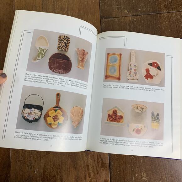 Collector's Encyclopedia of Wall Pockets 1996 hardback book Betty Bill Newbound‎ - Picture 14 of 15